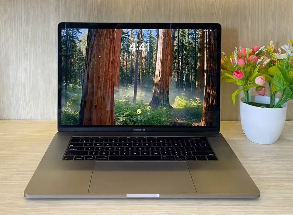 MacBook Pro 2018 A1990 15inc Intel Core I7 Ram 16GB SSD 256GB TouchBar