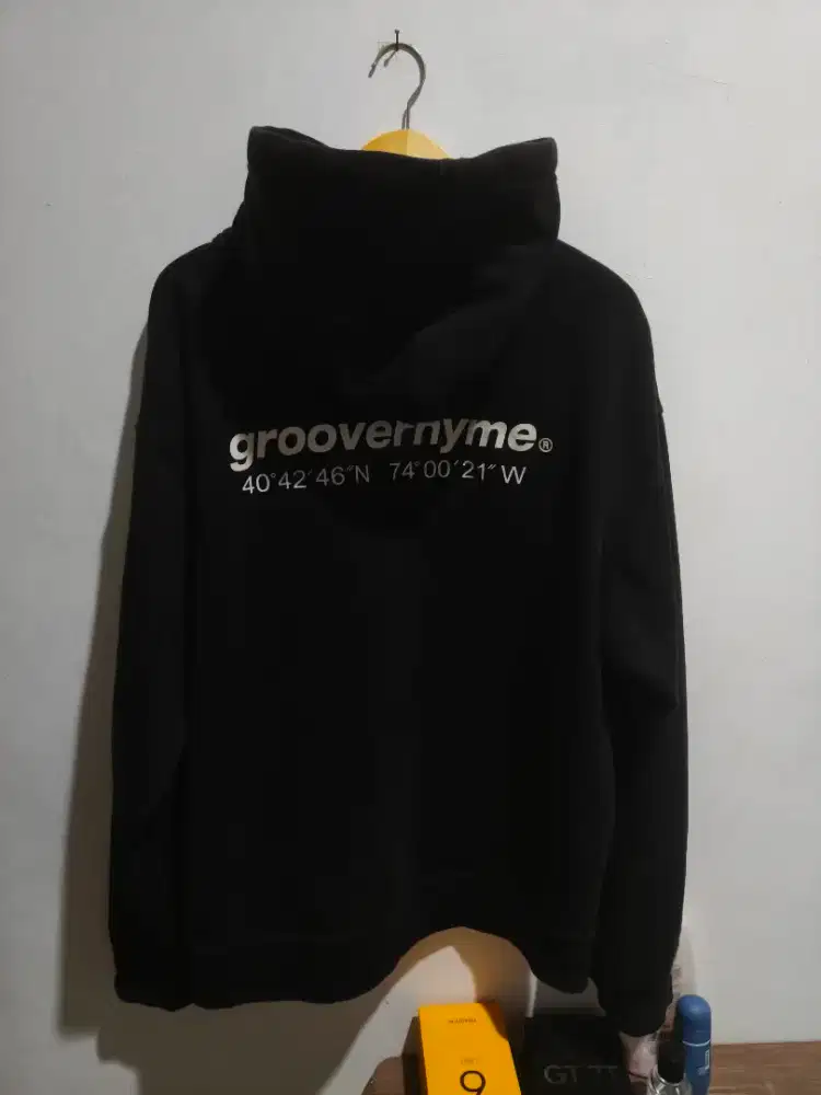 Hoodie Grooverhyme warna hitam