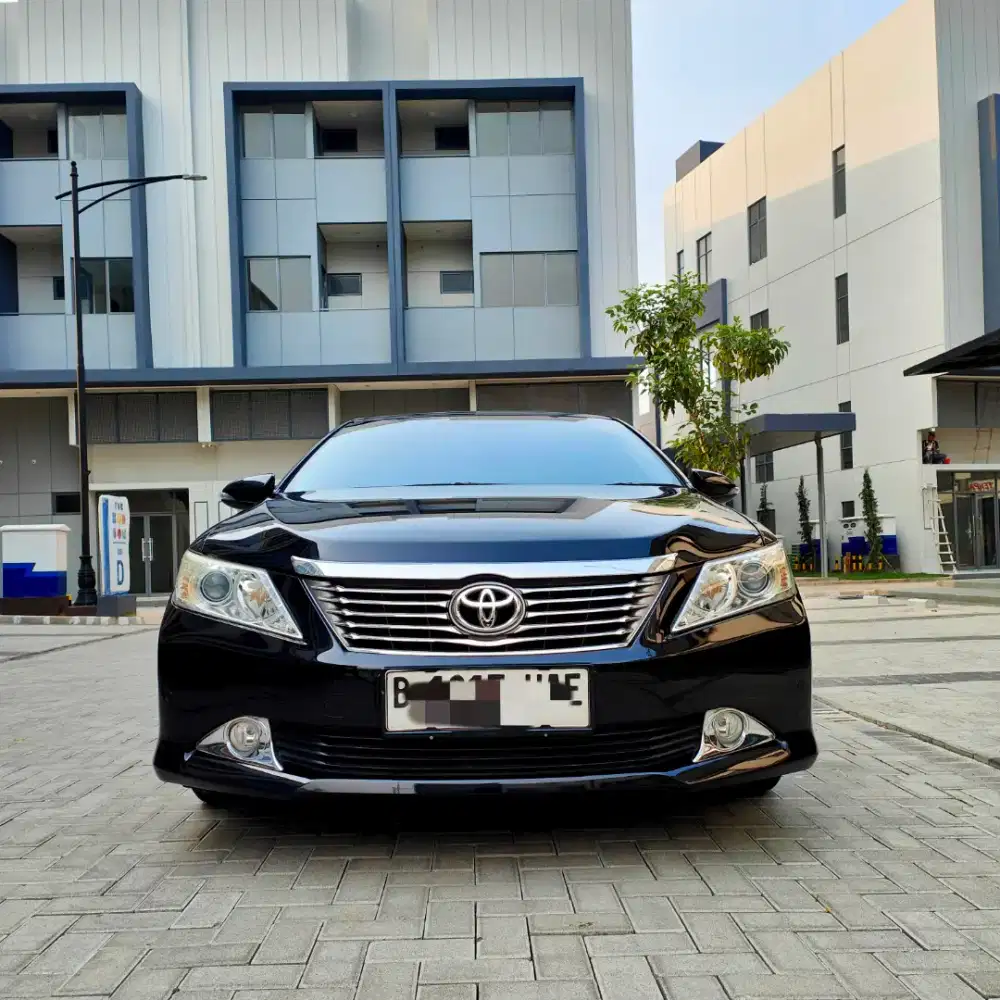 Toyota new Camry V at 2014 hitam 2.5 terawat siap pakai istimewa