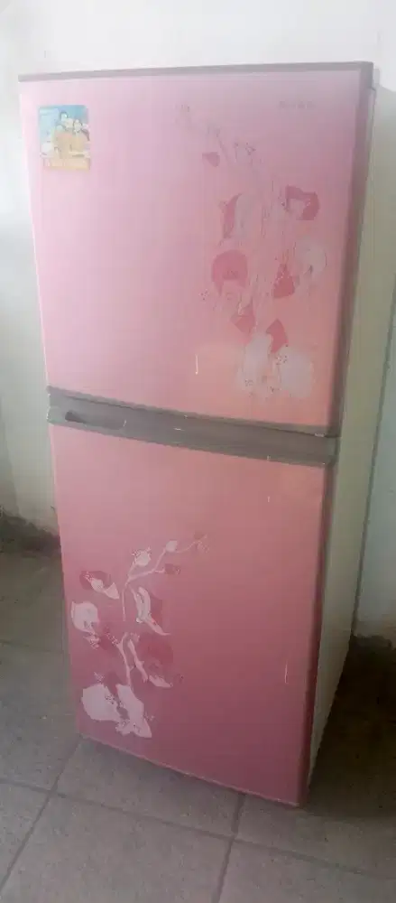 Jual kulkas type 2 pintu no frost merk Sharp dingin bagus betgaransi