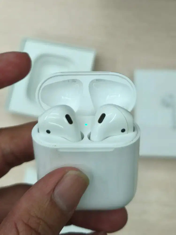Airpods Gen 2 With Charging case  Eks Resmi Digimap Mulus No minus