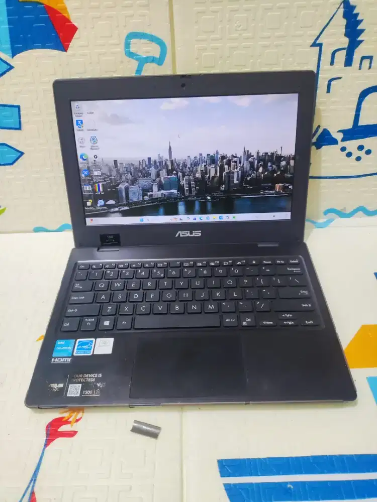 Asus BR1100CKA
Intel Celeron N4500
Ram 4 GB
SSD 128 GB