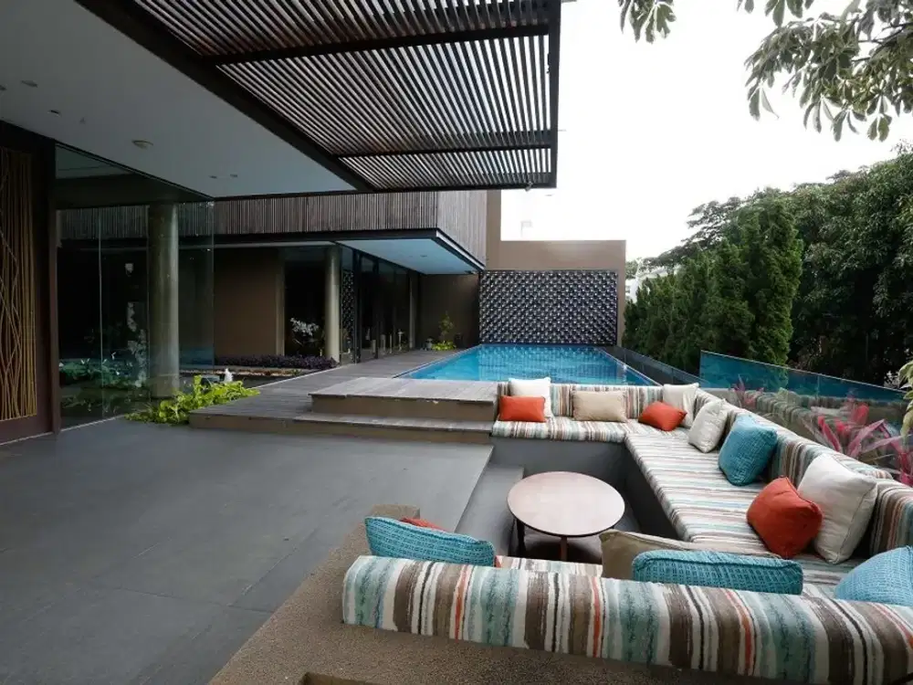 Ss.3872 - Murah !! Dijual Rumah Hook Luas 540 mtr Mewah LUX Ada Pool dan Gym Hadap Timur Selatan di Villa Permata Gading