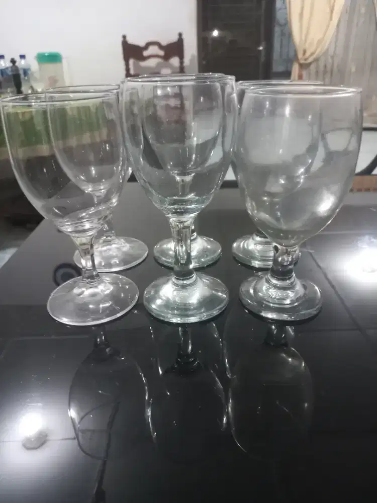 Gelas anggur kaca