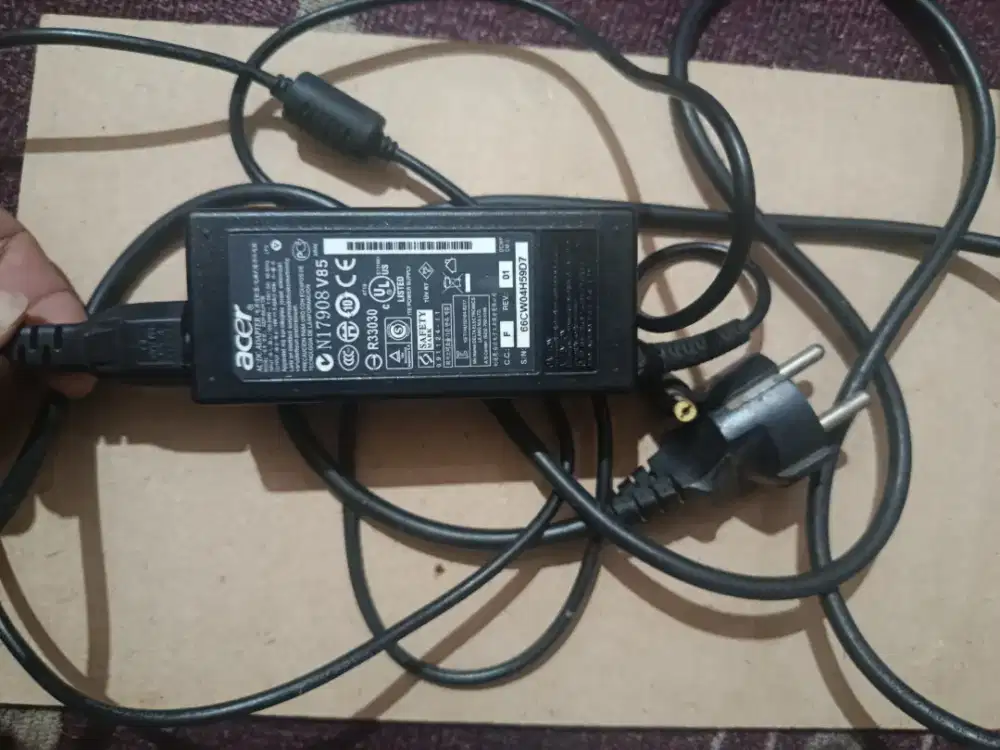 Charger Acer 3,4 A masih bagus.