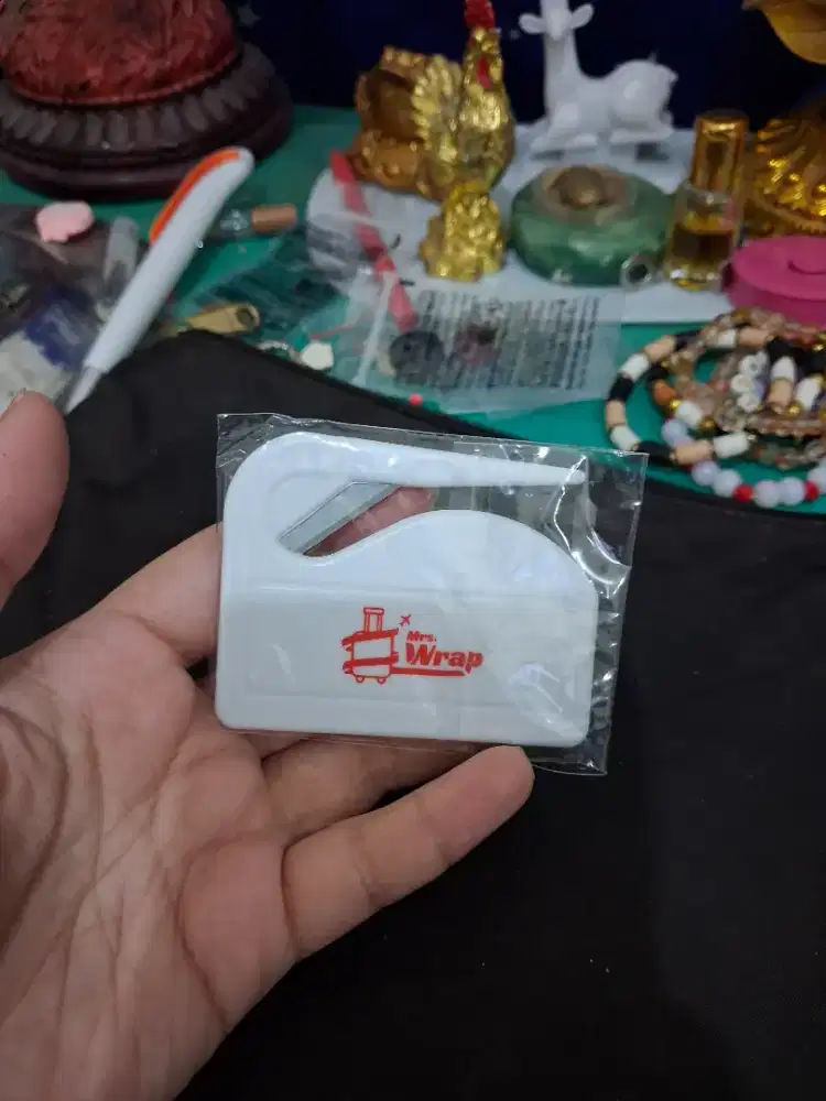 Alat pembuka paket
Pengaman merk mr warp
Berbahan plastik putih
Limit