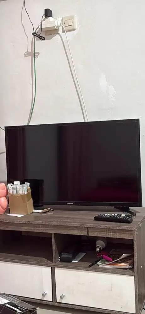 Dijual tv LED merk samsung 32 inc masih bagus