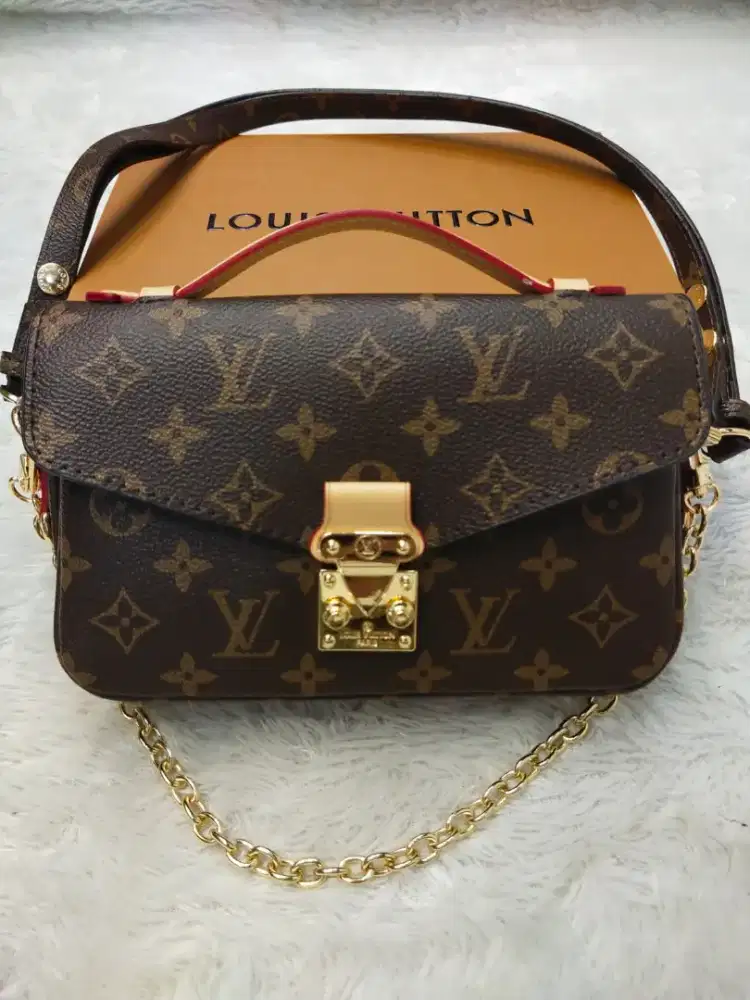 Luxury LOUIS VUITTON slingbag classic sangat elegan dan classy!