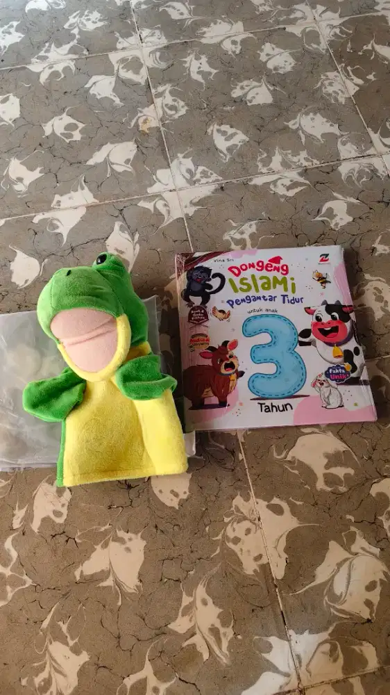 Buku Cerita & Boneka sarung