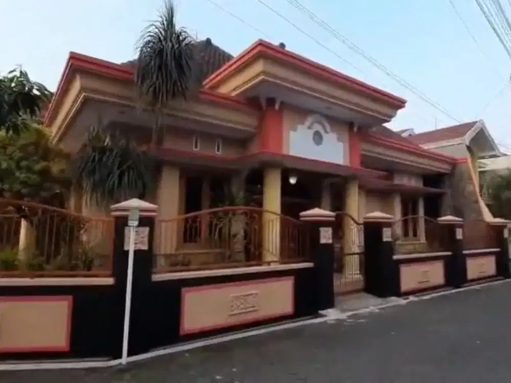 RUMAH CANTIK HOOK Strategis, Bunga Bunga 7 Menit Ke Kampus UB Polinema Suhat malang