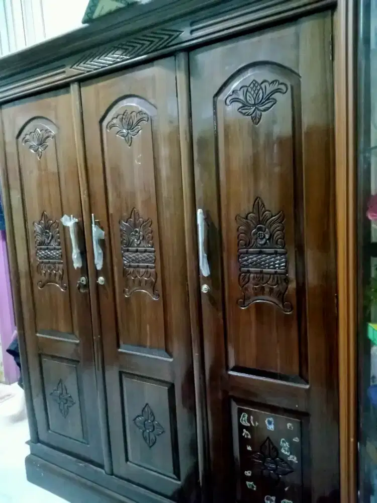 Dijual Lemari 2 Pintu Kayu Jati Ukir - Bekas Bagus Jakarta Timur