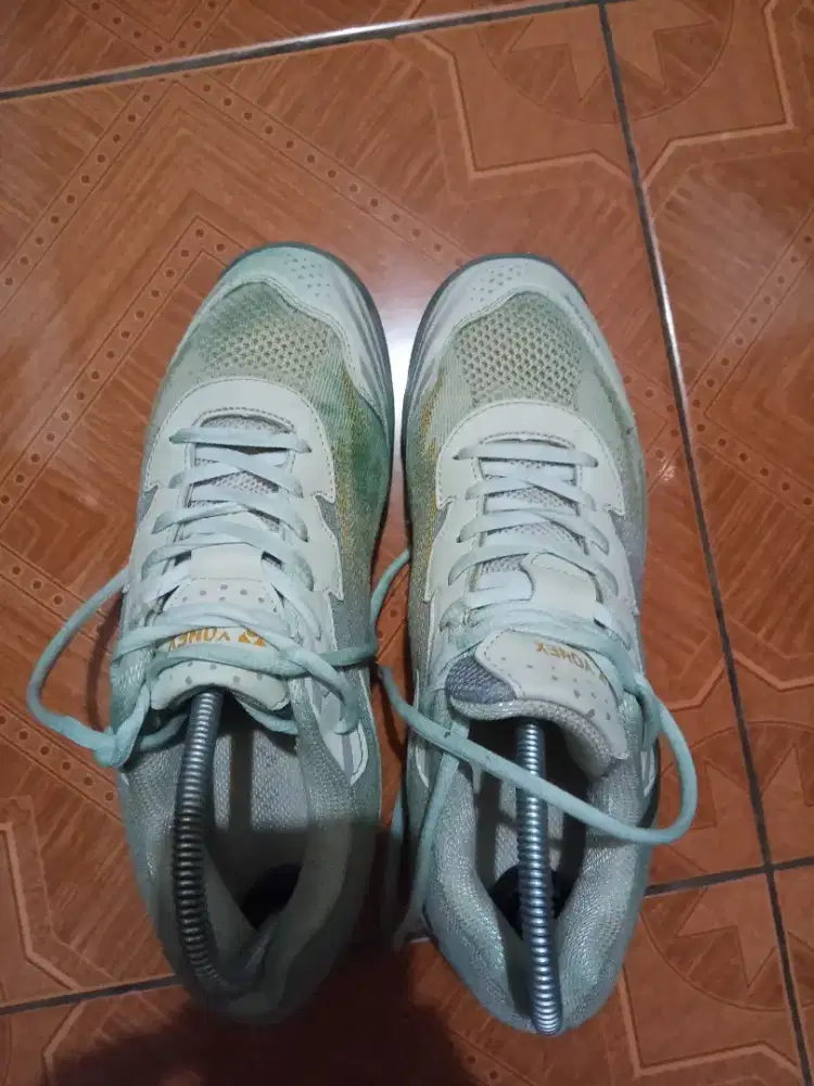Sepatu Yonex Velo 200