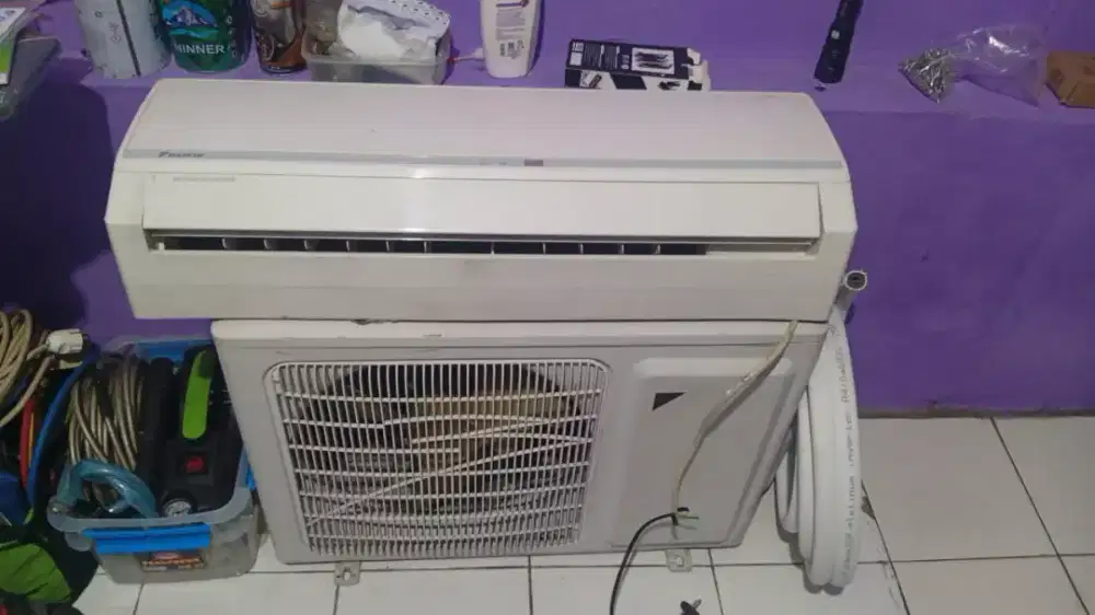 AC Daikin 11/2pk  ory R22+pasang,pipa3meter,kabel4meter,breket,drens..