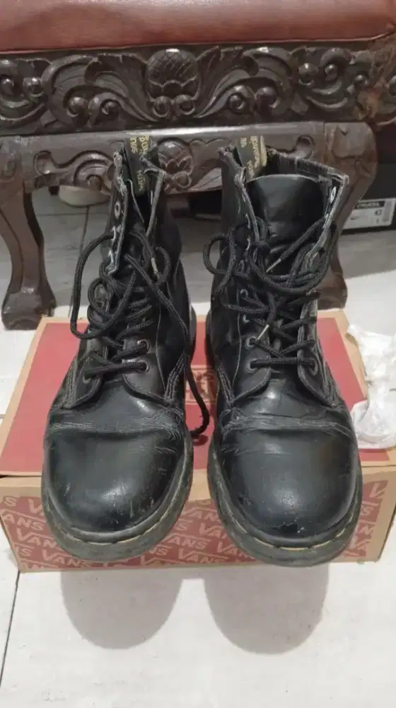 Sepatu Dr. Martin Asli ukuran 42/43