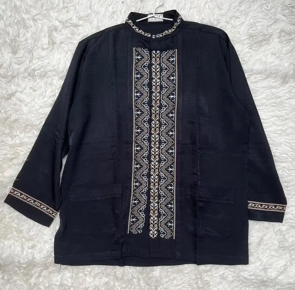 Baju Koko Hitam