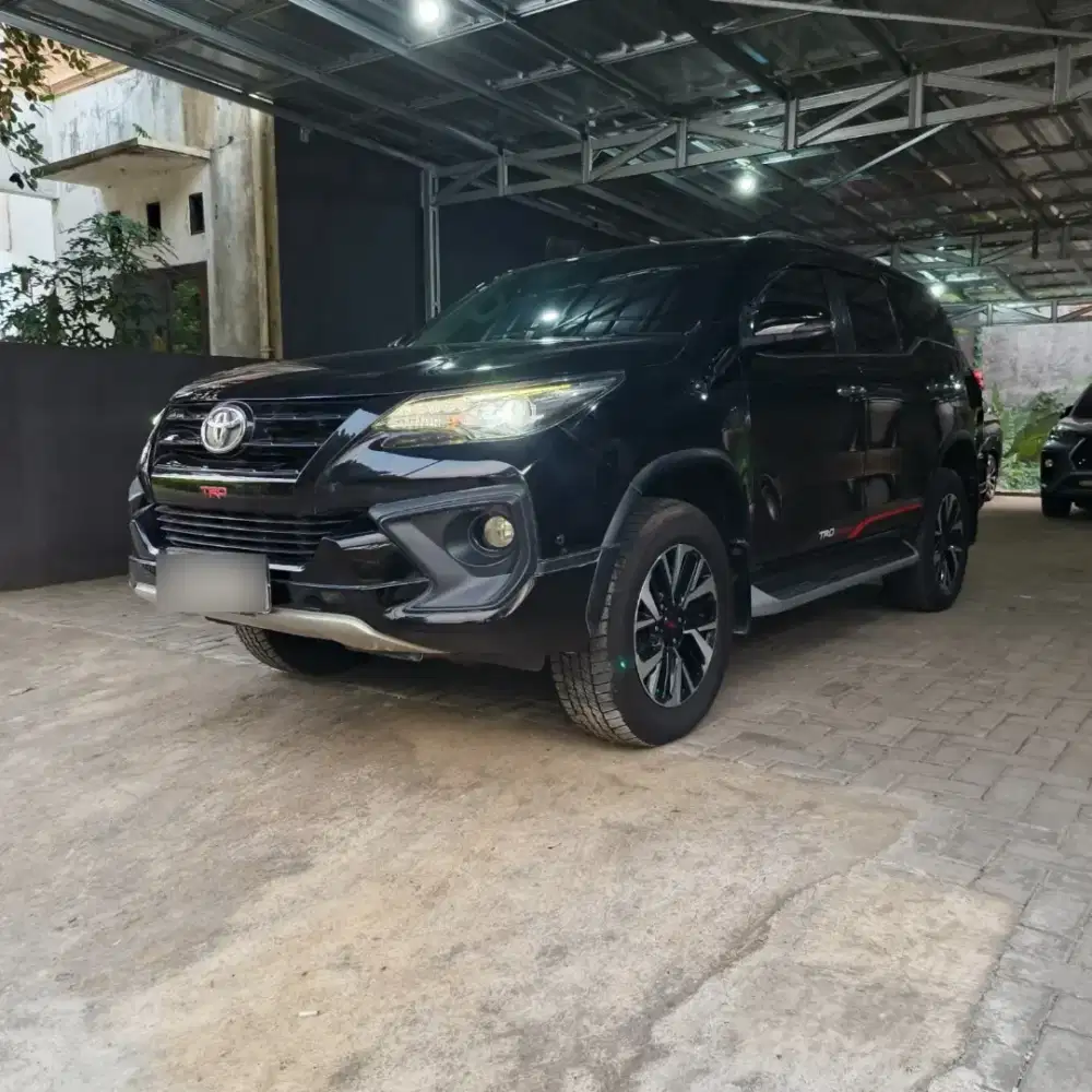 Toyota Fortuner 2.4 VRZ TRD AT 2017