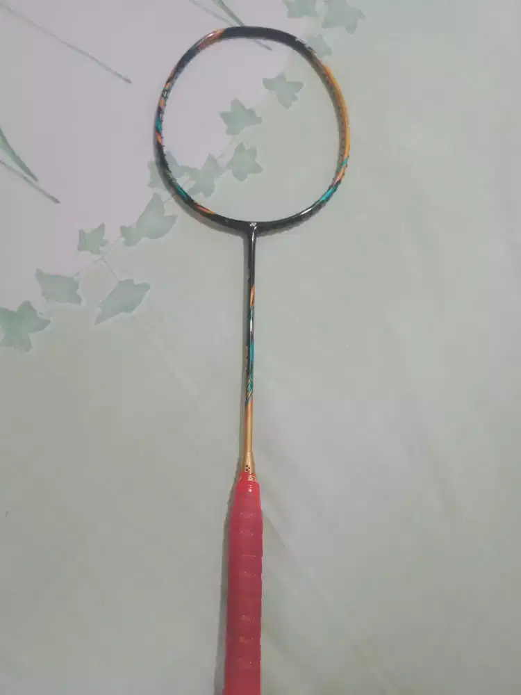Dijual raket yonex astrox 68s dan 88d play
