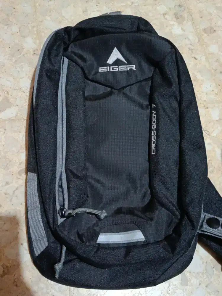 Tas EIGER CROSSBODY 7