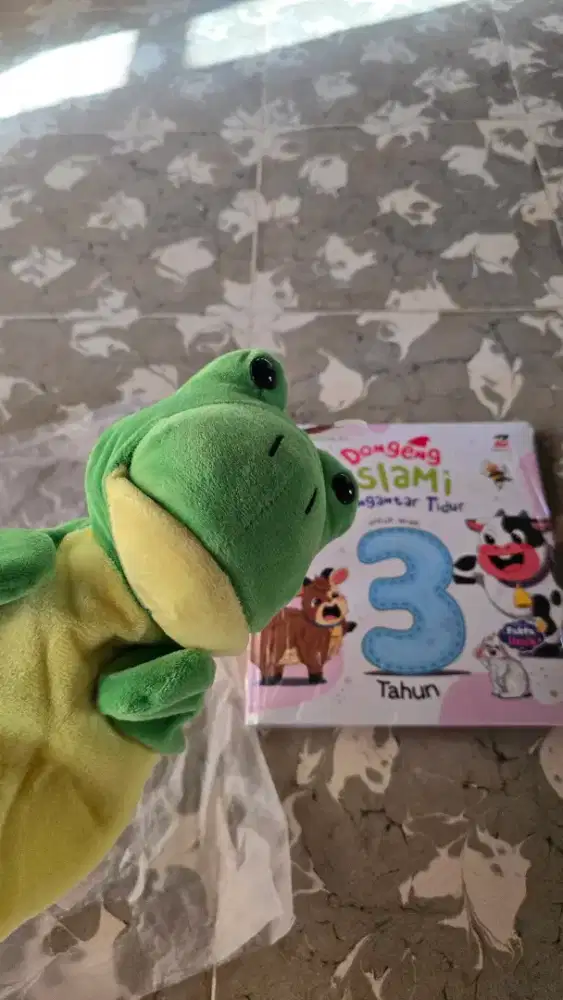 Jual Buku cerita Anak dan boneka sarung