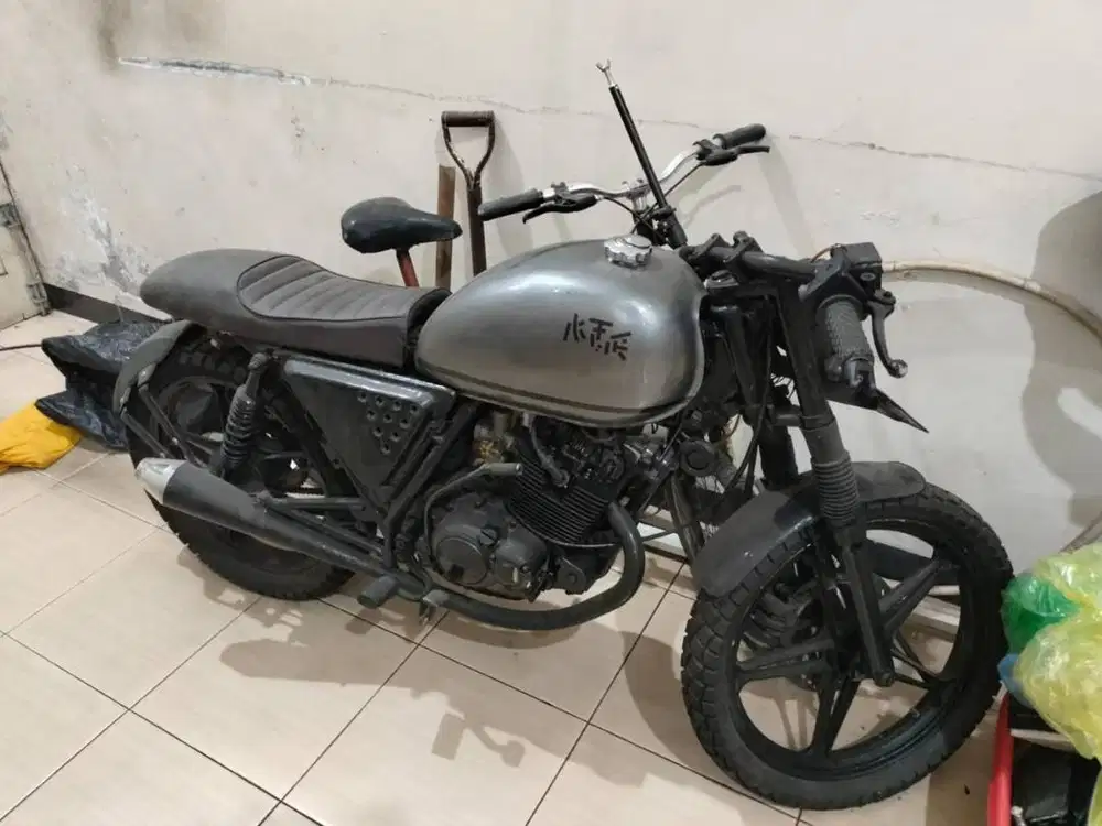 SUZUKI THUNDER 2012 125CC