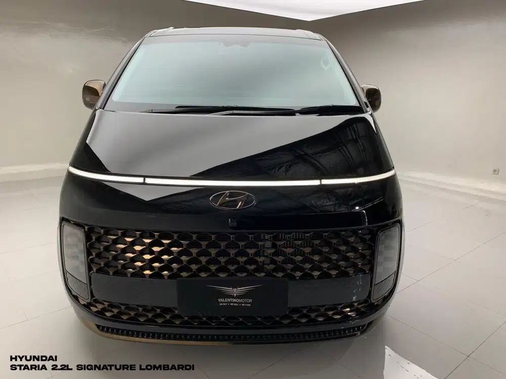 HYUNDAI STARIA 2.2L SIGNATURE DIESEL LOMBARDI 2022 BLACK ON BLACK