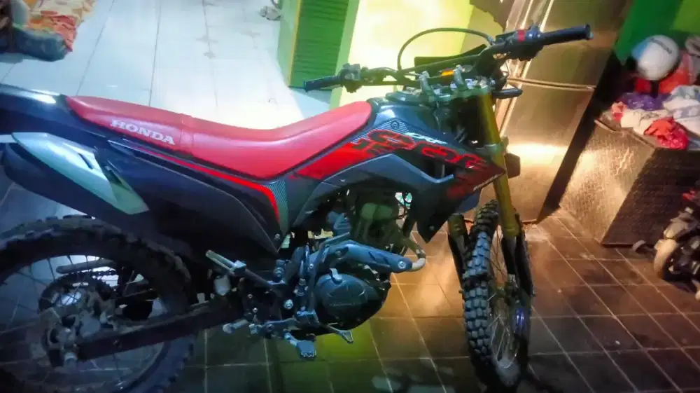 Di jual motor Honda crf15L