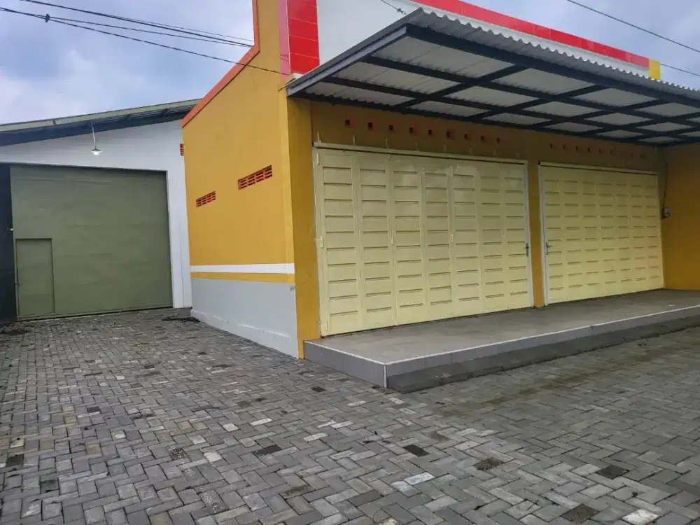 Disewakan toko dan gudang di jalan guyangan petanahan Kebumen.