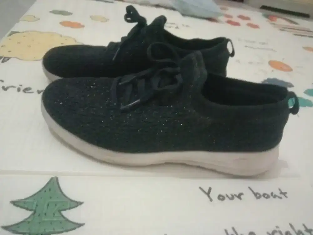 Sepatu Skechers no38