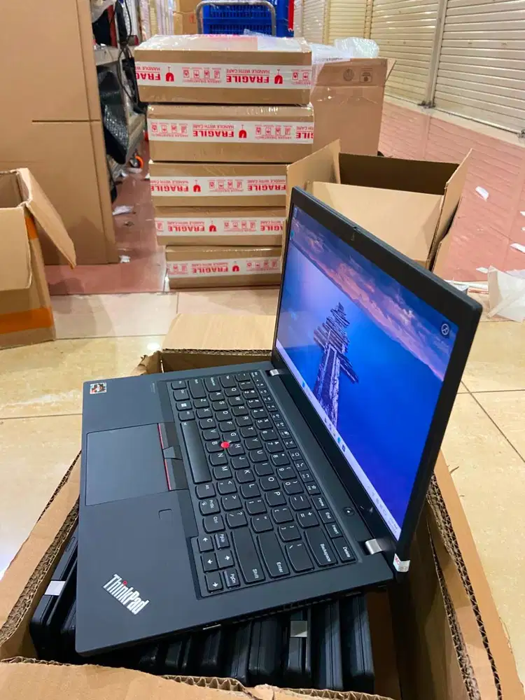 Laptop lenovo Ryzen 7 5650 16gb gaming desain sekolah kuliah kerja T14