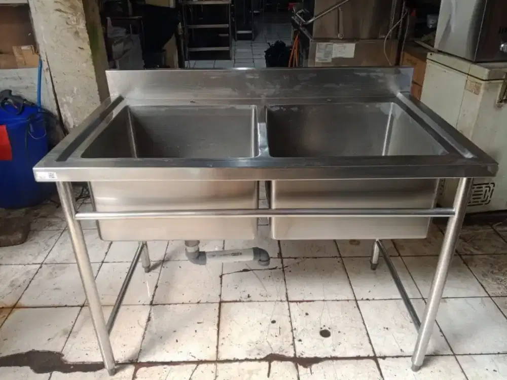 SINK 2 LUBANG 

Uk 120X70X85 
UK Lubang 50X50X30
Bahan tebel jg berat