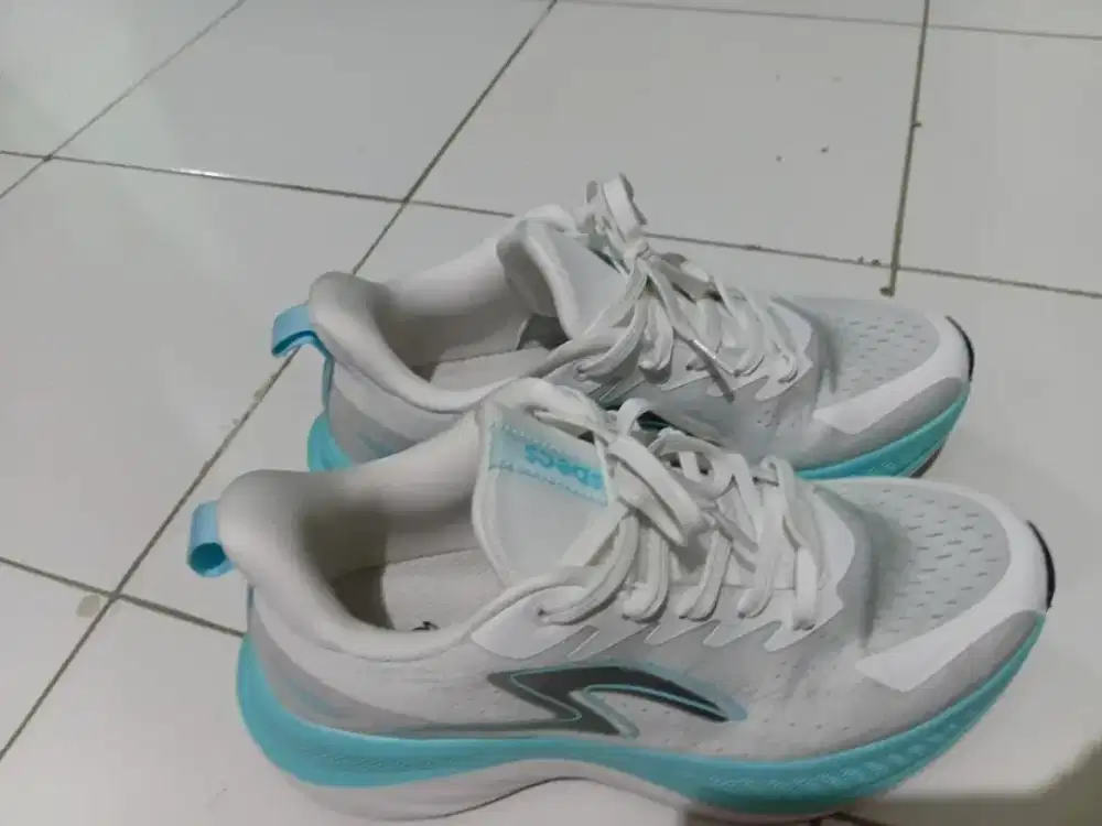 Sepatu specs ori