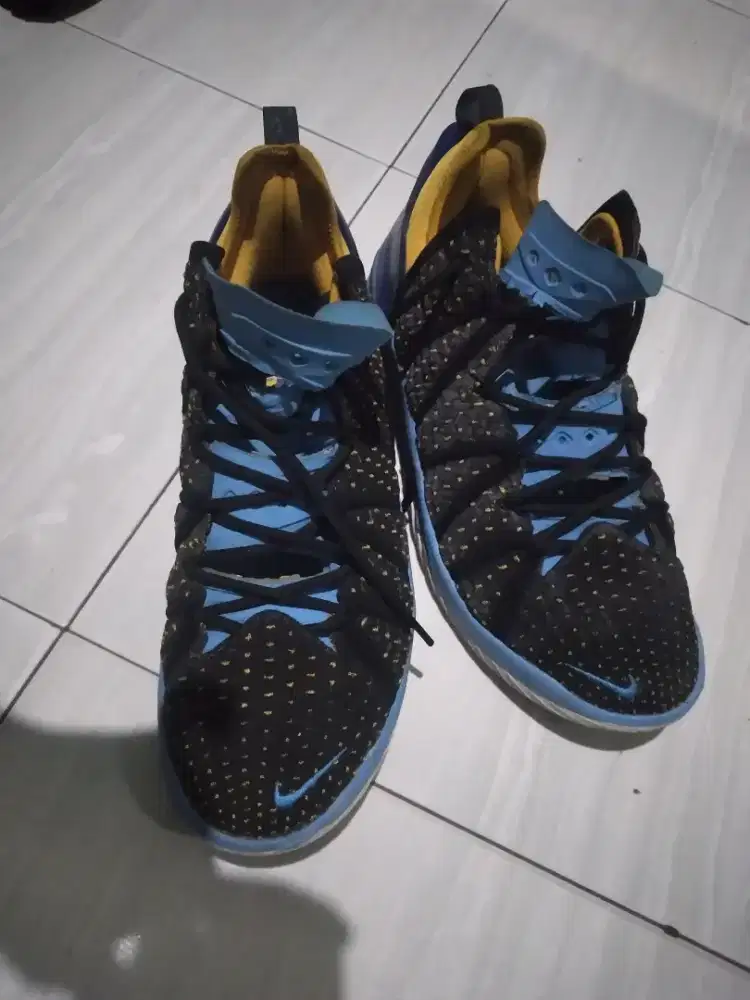 Nike LeBron 18 'Lakers Heritage' (atau dikenal juga sebagai 'Dynasty'