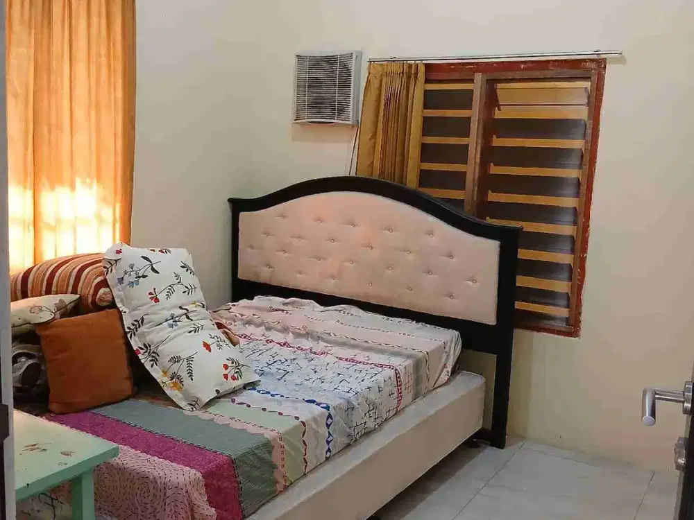 Dijual Rumah 2 Lantai Granting Sidoyoso Surabaya Timur

LT 105m2 (7,5x14)
LB 210m2 (2 Lantai)
KT  4
KM 2
PLN 2200 Watt
PDAM 
Tandon Atas Bawah
SHM
Hadap Barat
Carport 1 Mobil
Row 2 Mobil

Harga Jual 1,7 Milyard nego