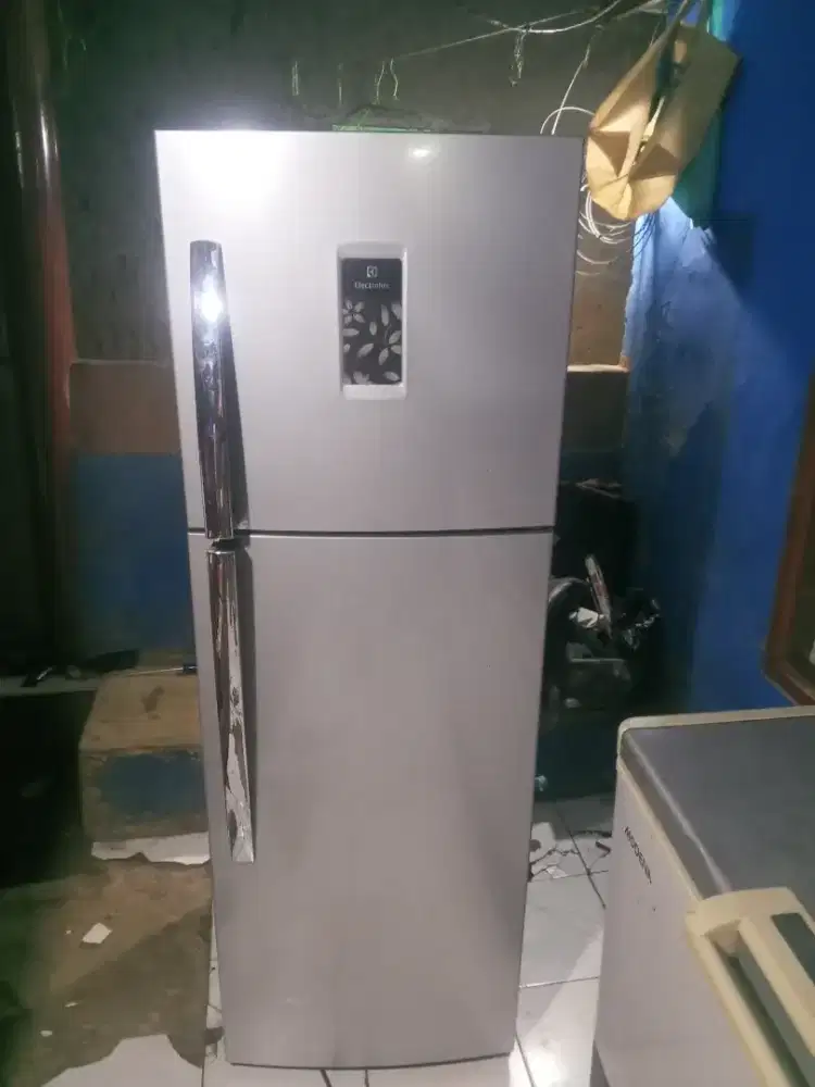 kullks 2 pintu elerolux 260 liter