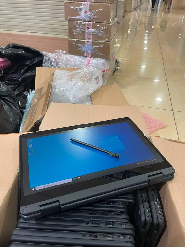 Laptop lenovo YOGA 11E RAM 8GB 256 TOUCH thn 2018 sekolah kuliah kerja