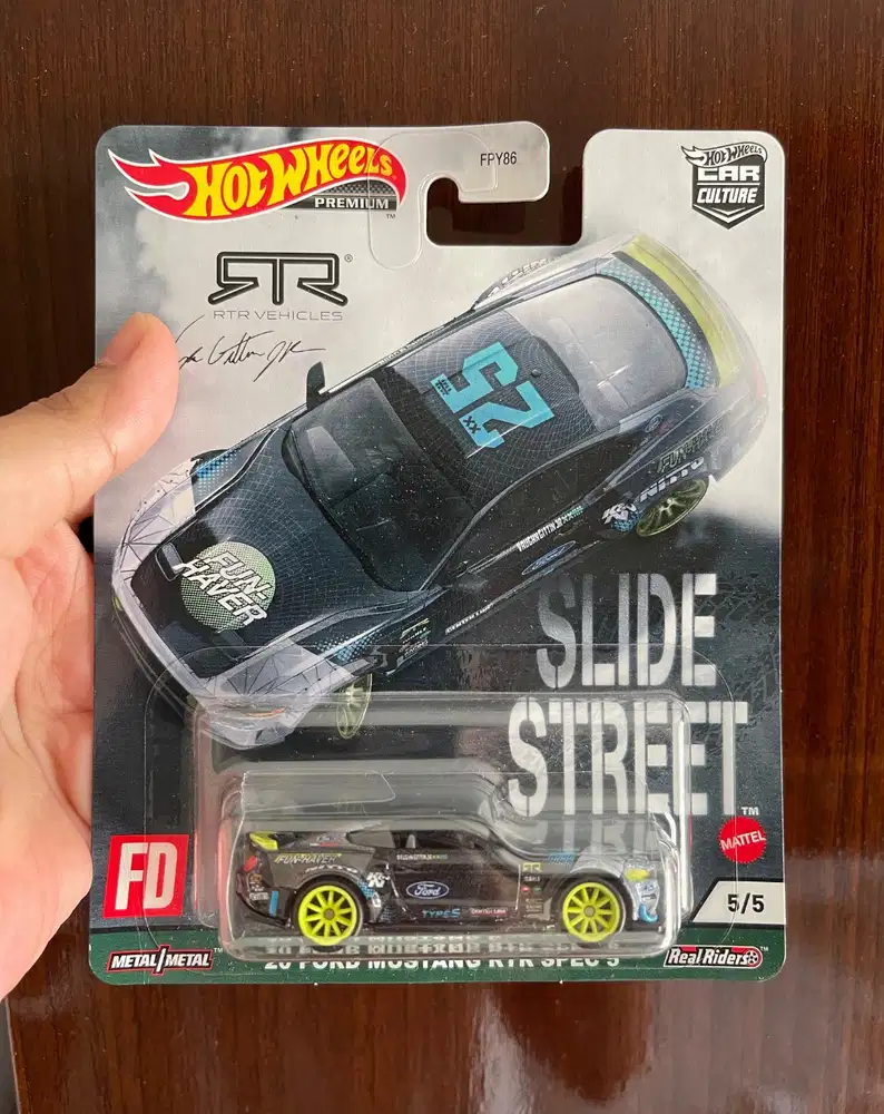 Hot Wheels Ford Mustang Slide Street Series