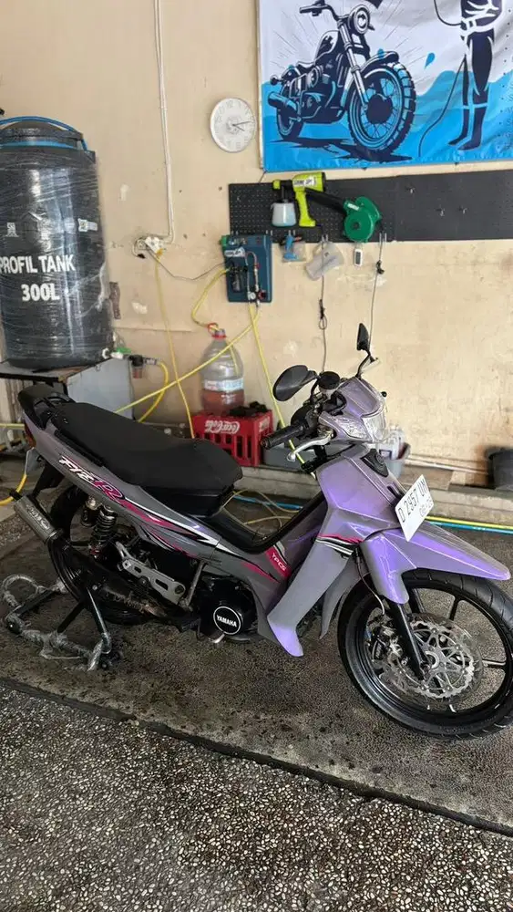 F1zr 2004 Warna asli hitam (pajak off)