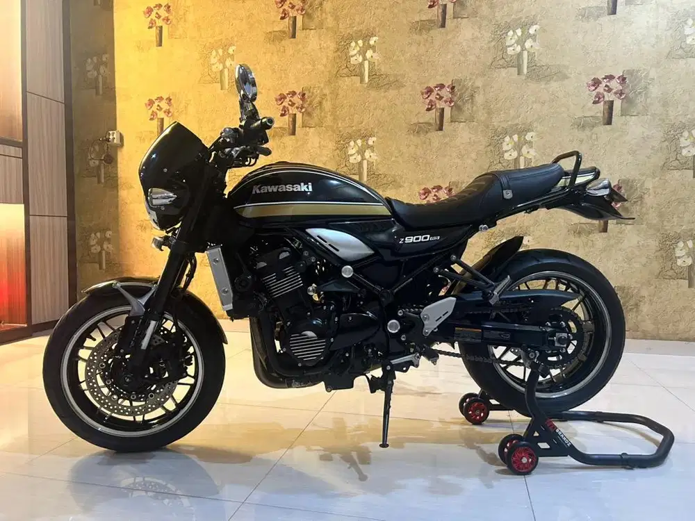 [FOR SALE] Kawasaki Z900RS Cafe 2022
