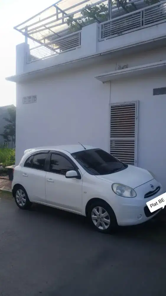 Nissan march 2012