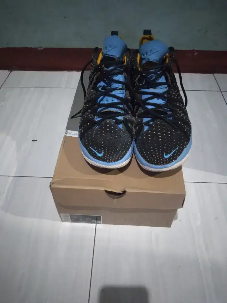 Nike LeBron 18 'Lakers Heritage' (atau dikenal juga sebagai 'Dynasty'