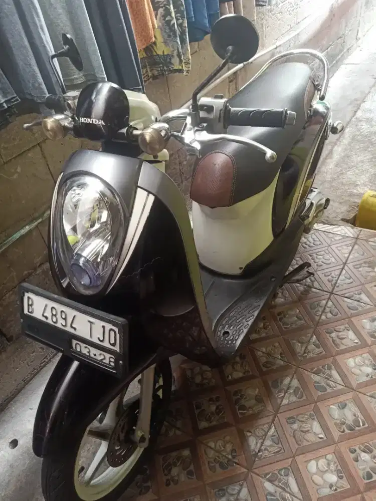 honda scoopy karbu violet putih