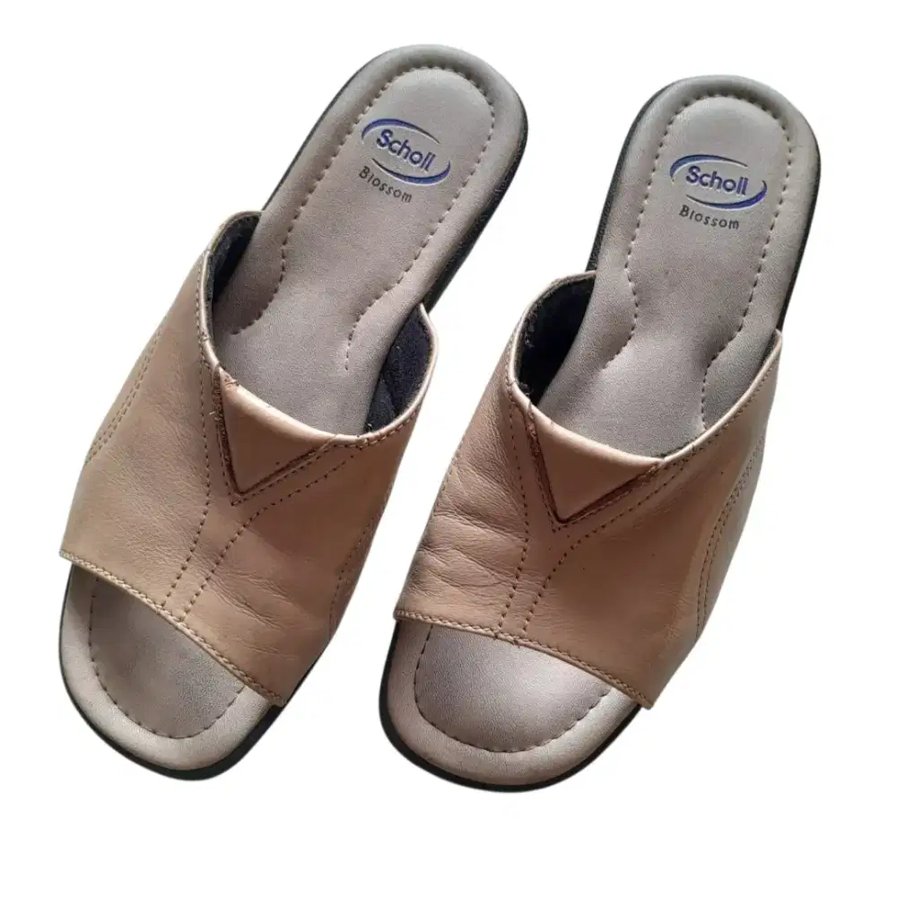 SANDAL SLOP SCHOLL CREAM SIZE 4 (BEKAS PAKAI)