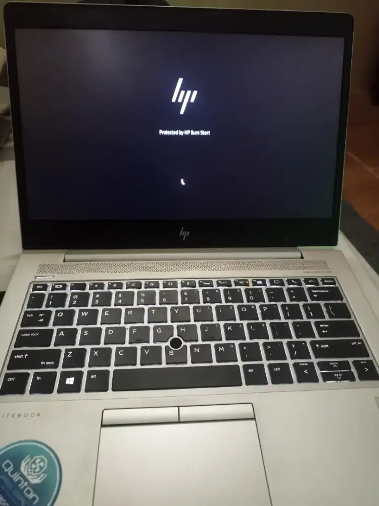 laptop HP warna silver