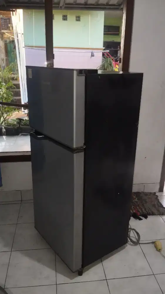 Lemari es panasonic