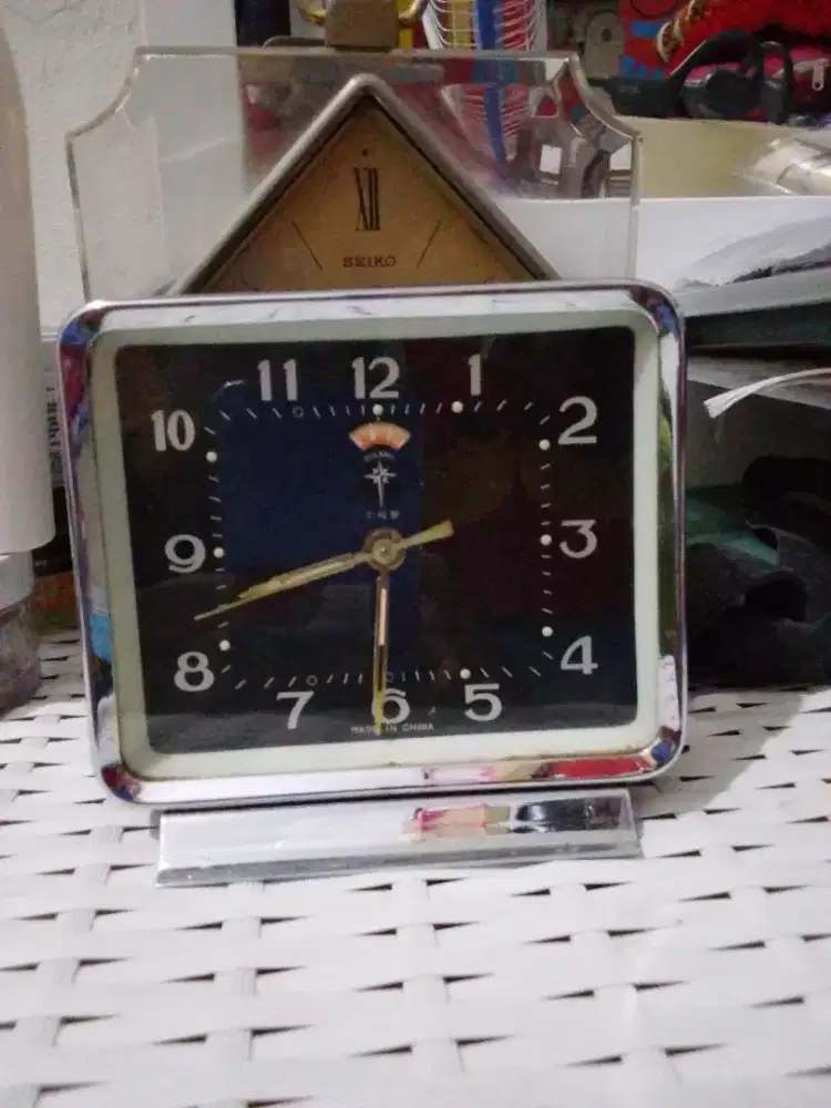 Jam weker jadul