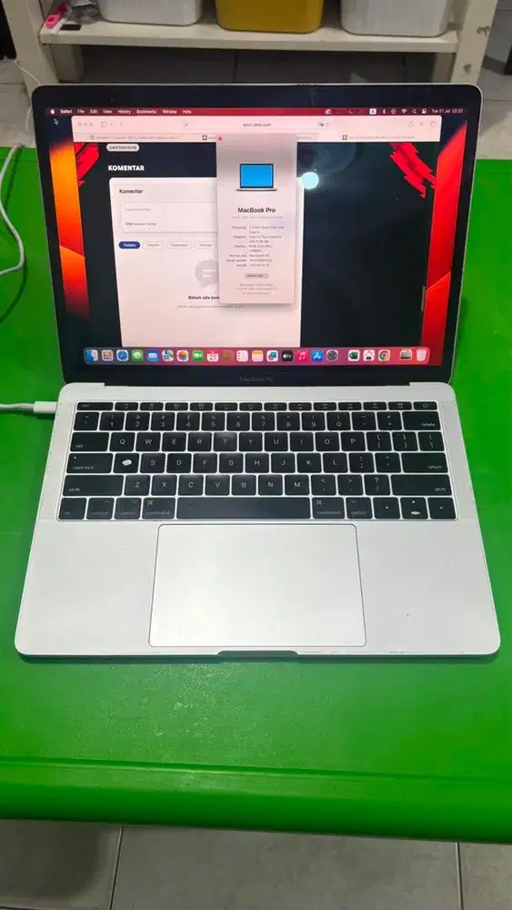 Macbook pro 2017 core i5 8/256gb 13 bebas dent