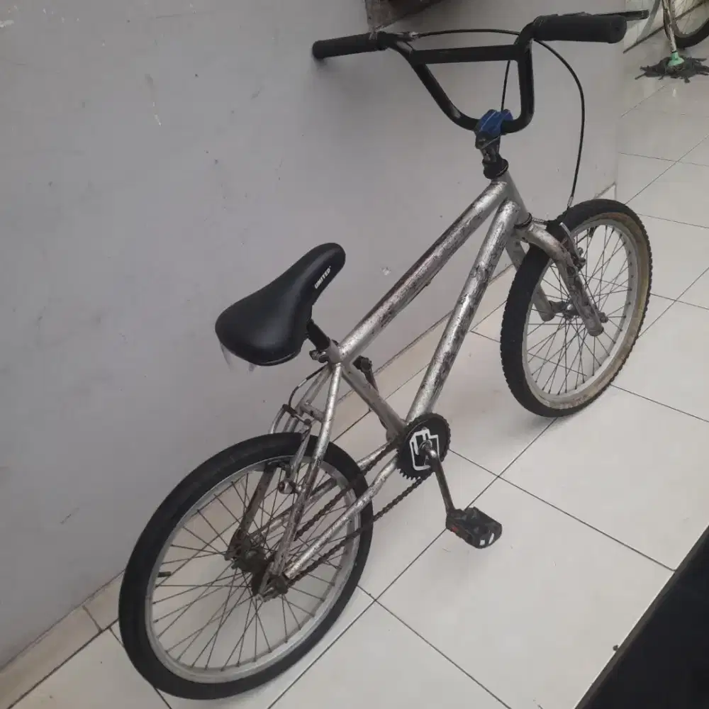 Sepeda bmx ukuran 20