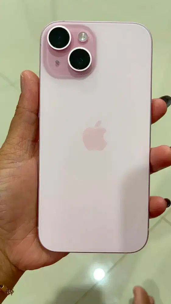 For sale iphone 15 (pink) like new 128gb pemakaian 5 bulan