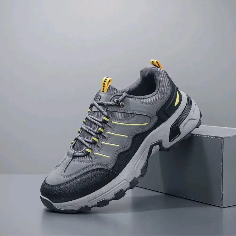 Sepatu outdoor unisex