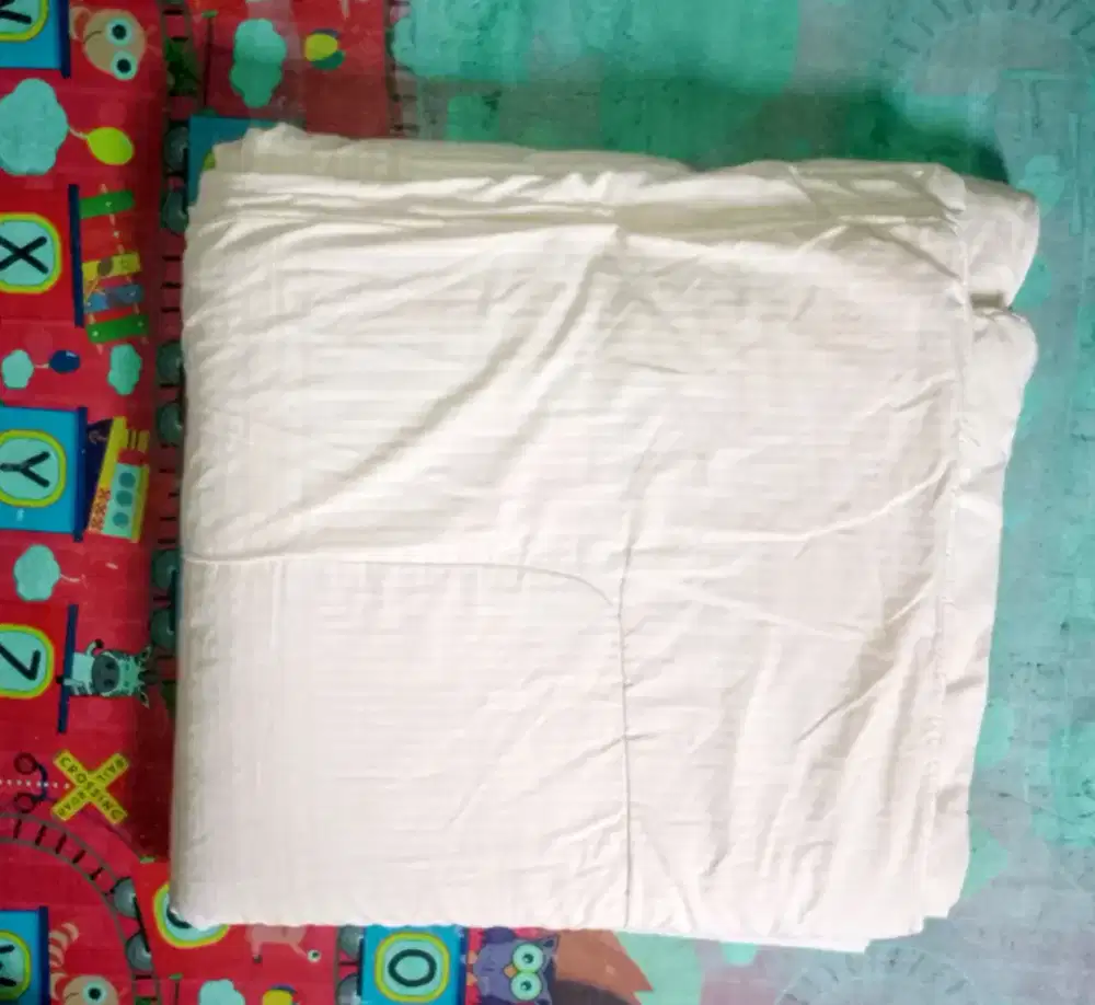 Maharin aja 30ribu bed cover warna putih